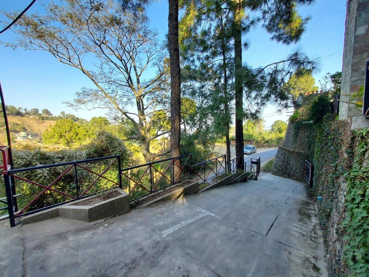 Mehar Villa 3Bhk With Private Cook, Garden, Views Kasauli Extérieur photo